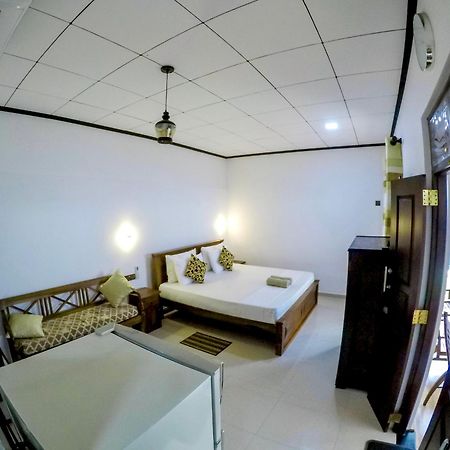 The Nook Hotell Hikkaduwa Exteriör bild