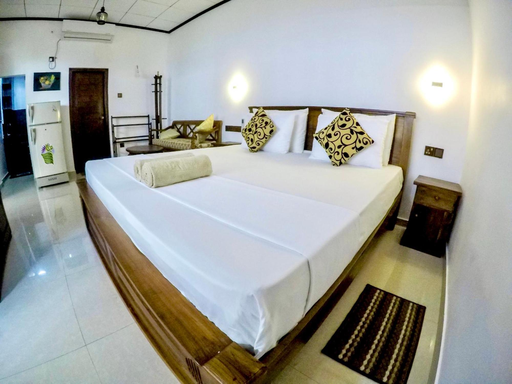 The Nook Hotell Hikkaduwa Exteriör bild