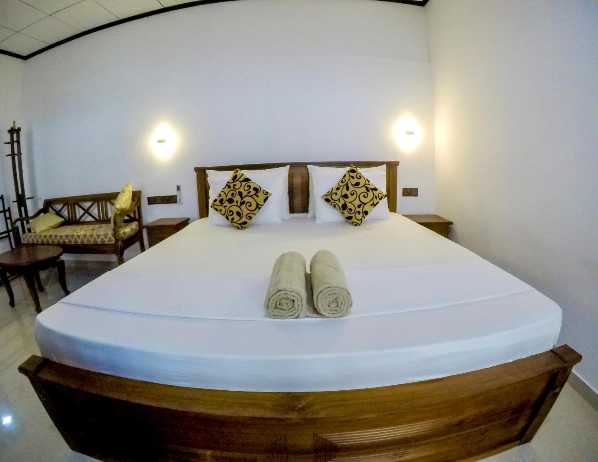 The Nook Hotell Hikkaduwa Exteriör bild