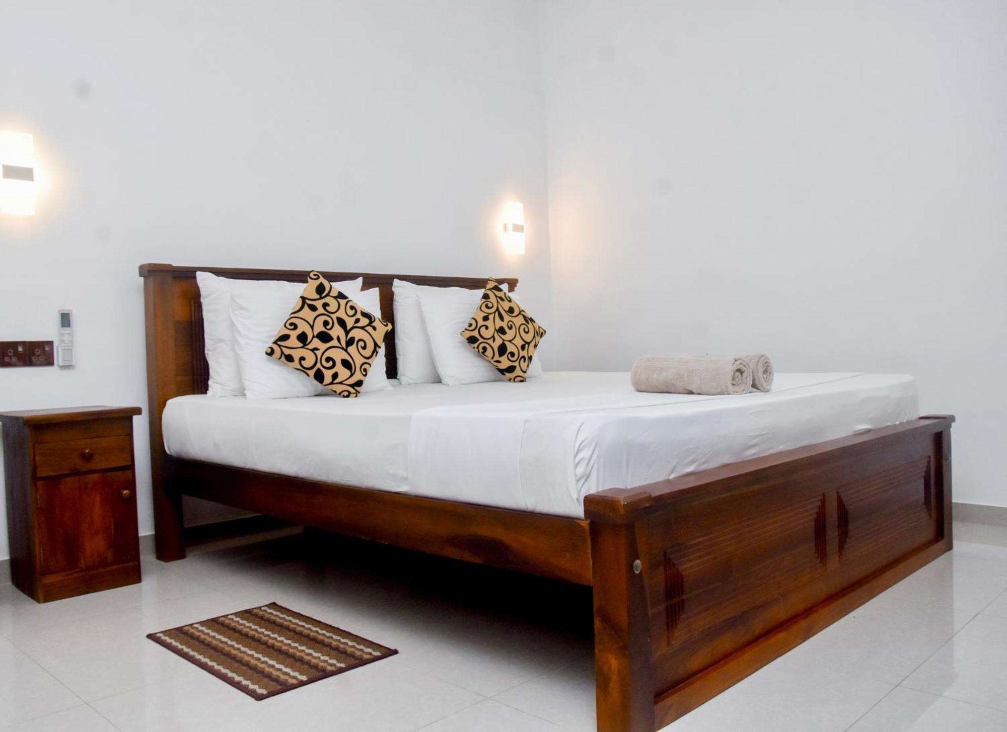 The Nook Hotell Hikkaduwa Exteriör bild