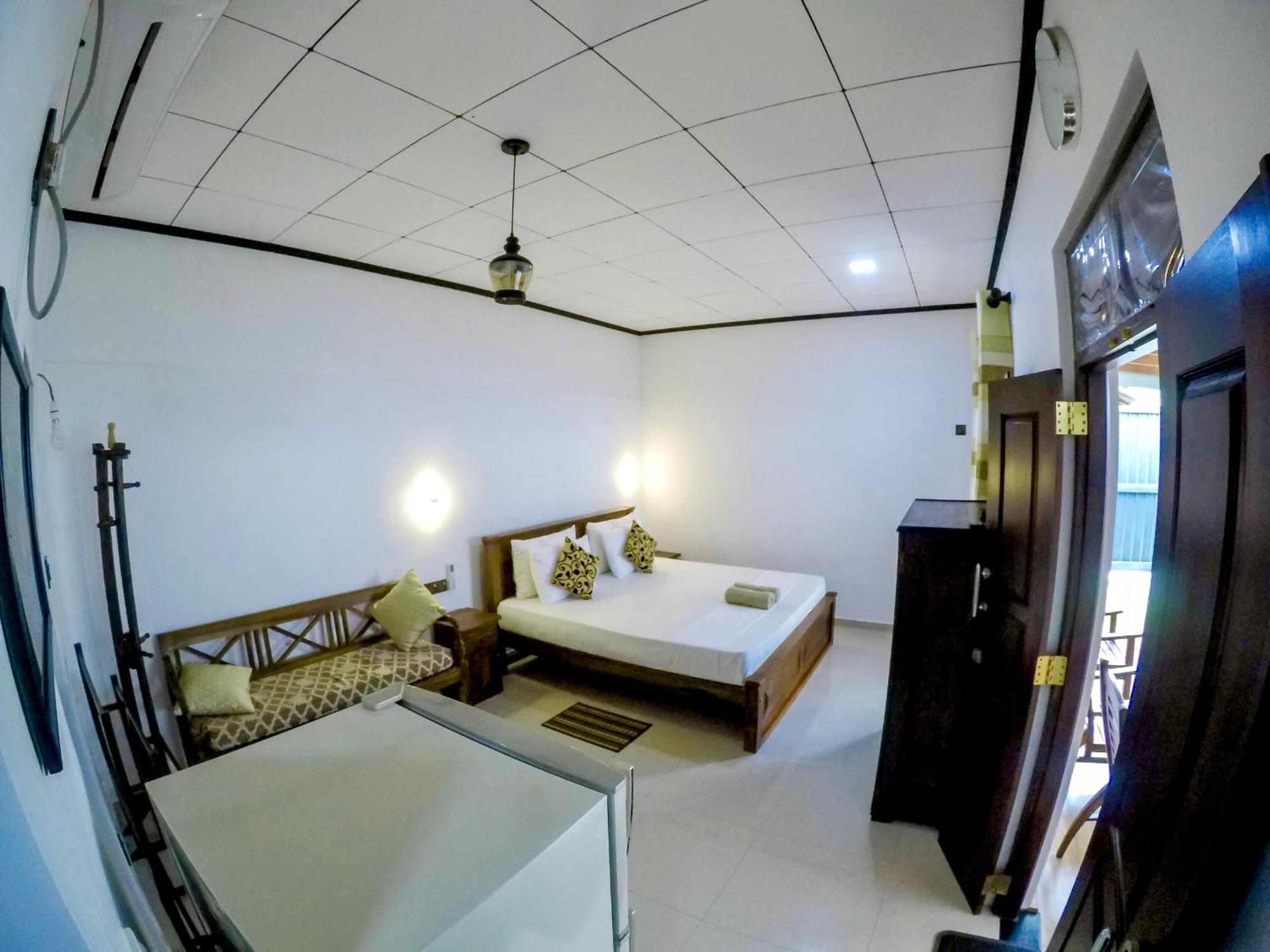 The Nook Hotell Hikkaduwa Exteriör bild